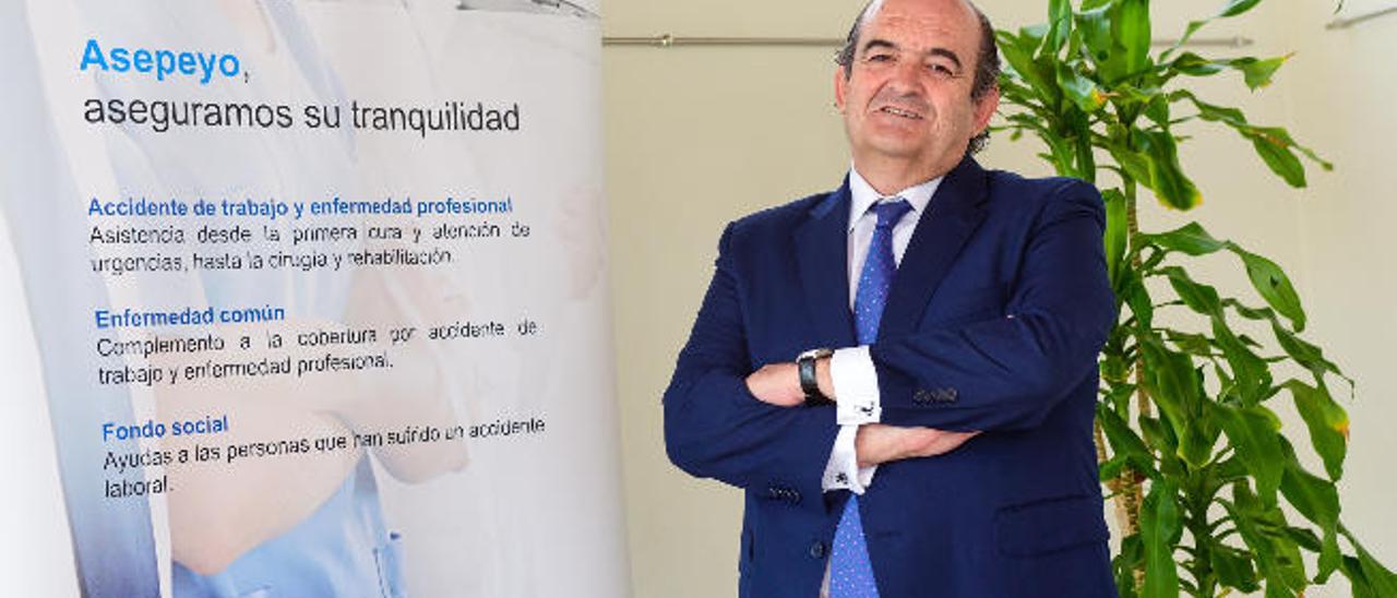 El doctor Francisco López Fernández, ayer, en las Jornadas de Prevención de Riesgos Laborales.