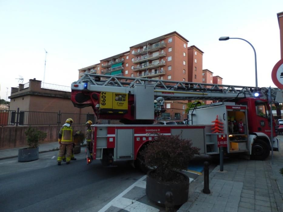 Quatre dotacions dels Bombers van atendre el foc.