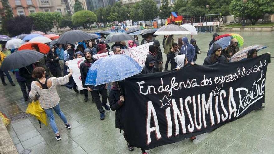 Medio centenar de manifestantes contra el desalojo de A Insumisa