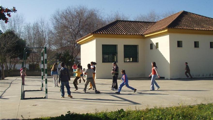 La Junta se compromete a mantener los colegios públicos rurales