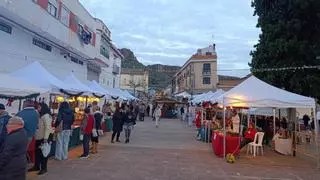 Azuébar enciende la magia con su tercer mercadillo navideño y más de 40 puestos artesanales