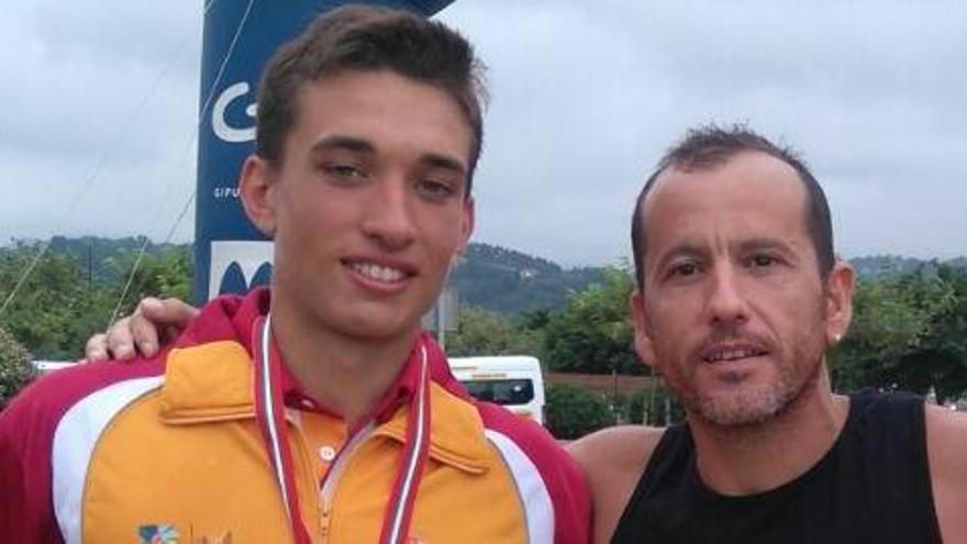 Jesús Crespo, con su entrenador Oscar Vaquero