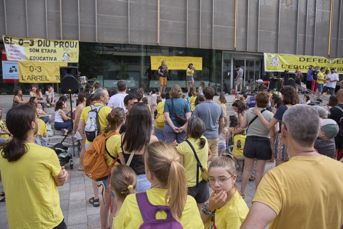 Més de 300 docents fan «les últimes colònies» a Girona contra el preacord d’Educació