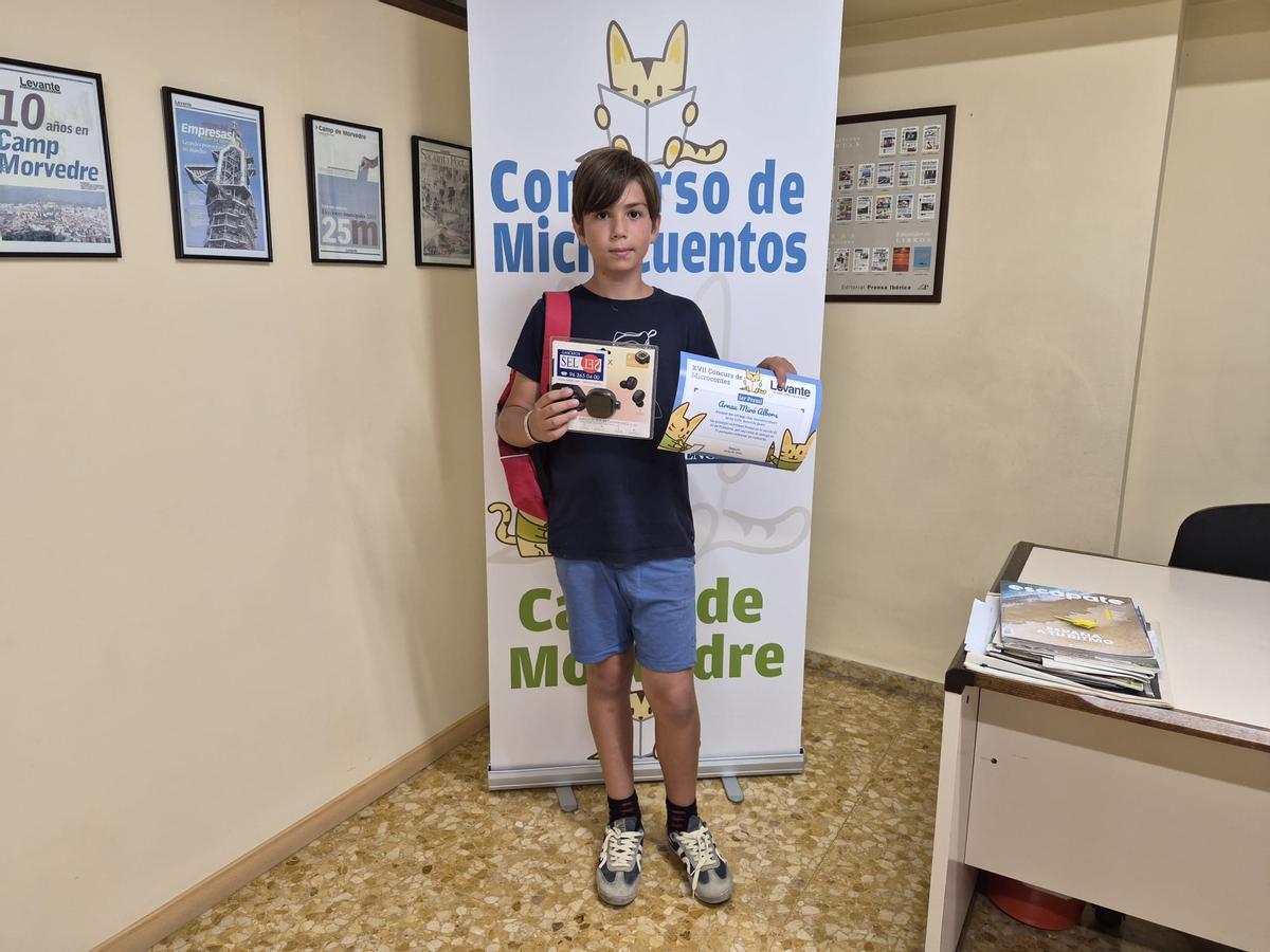 Concurso de Microcuentos: Los premiados recogen sus diplomas y regalos