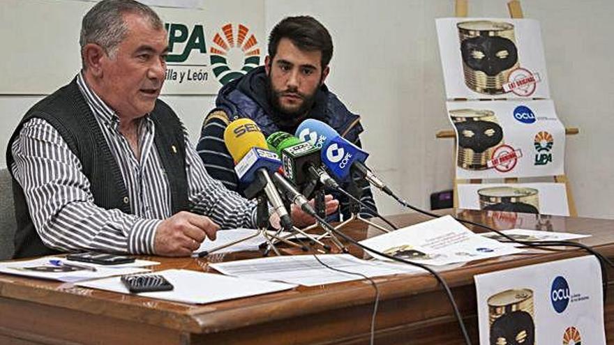 Aurelio González (izquierda) junto a Felipe Luis Codesal, responsables de UPA en Zamora.