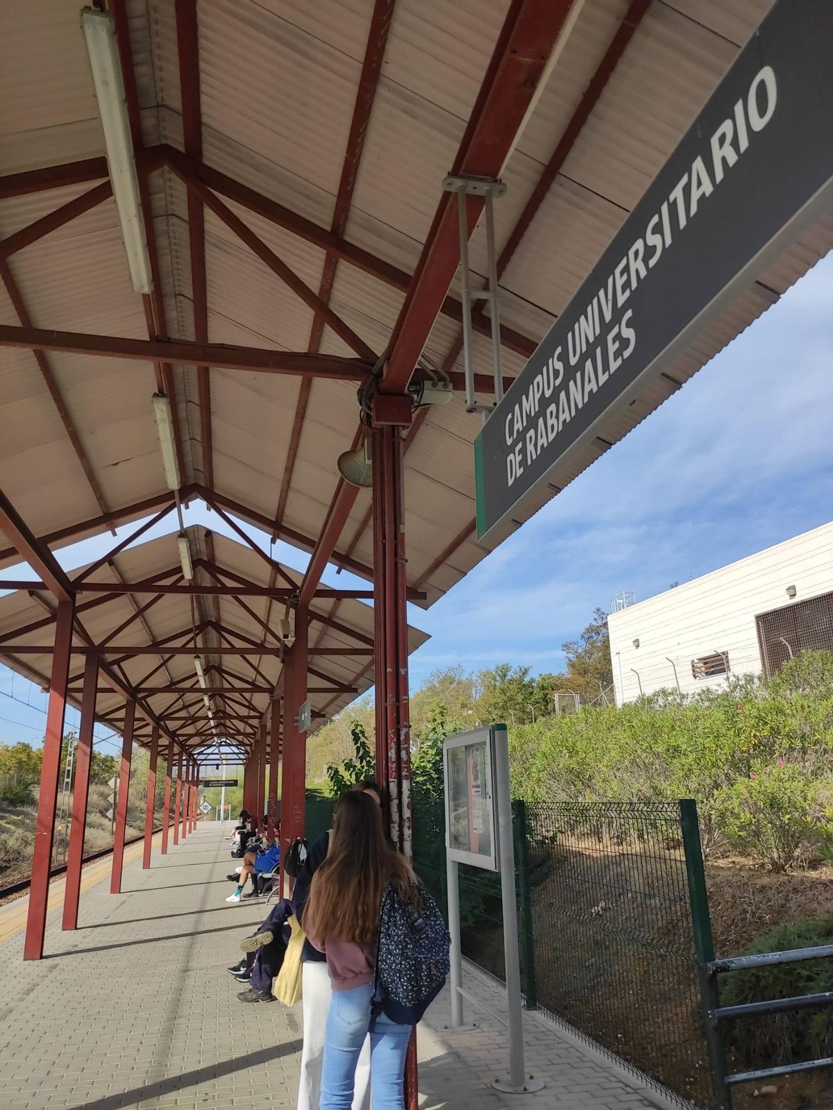 Andén de Renfe en Rabanales.