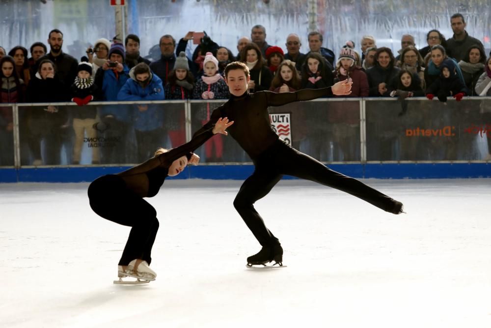 Exhibición de patinaje sobre hielo