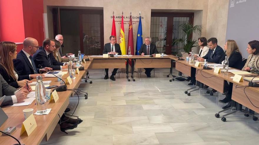 Reunión del Consejo de Administración de Emuasa, presidido por el alcalde José Ballesta. | AYTO.MURCIA