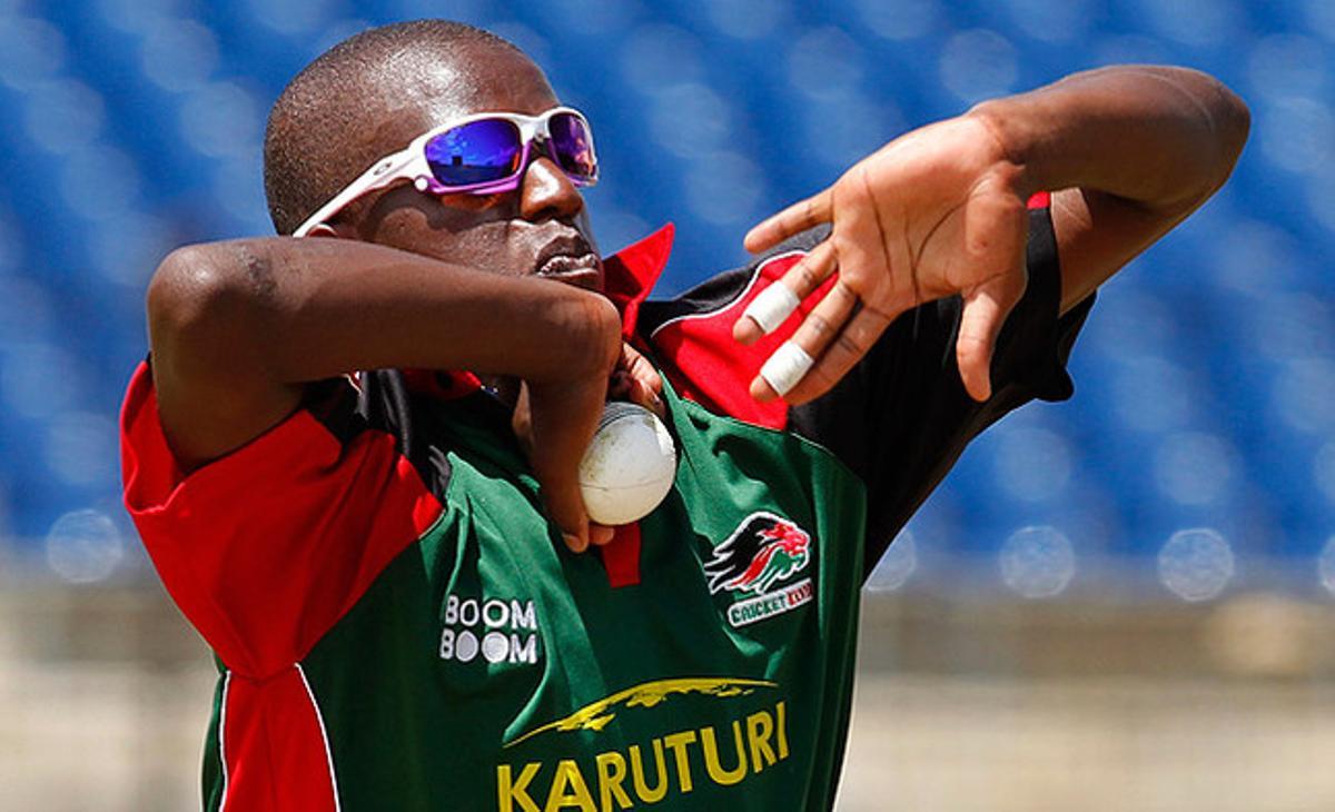 El kenyà Shem Ngoche durant un entrenament a l’Estadi Internacional de Criquet Mahinda Rajapaksa, a Hambantota (Sri Lanka). Aquest país acull aquest any la celebració del Campionat Mundial de Criquet.