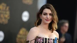 lmmarco35029625 actress anne hathaway at the premiere of  alice through the 160809184133