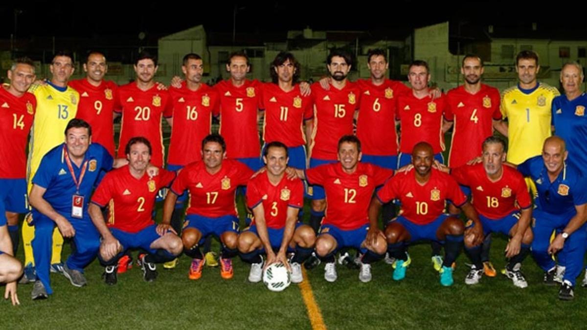 Las leyendas de la 'Roja', posando para el partido