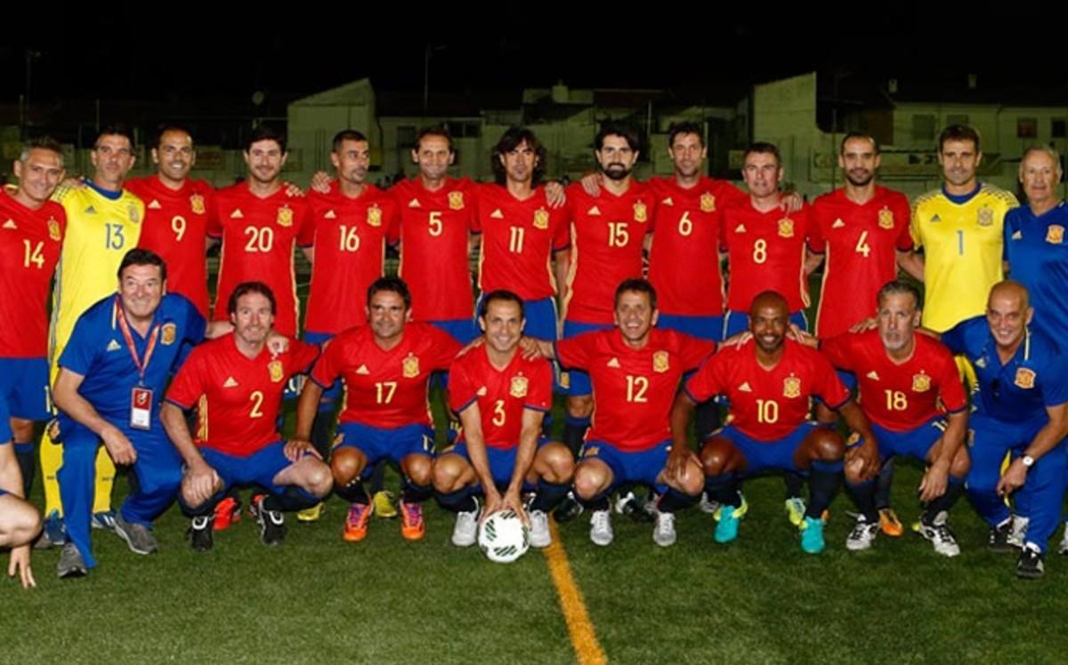 Las leyendas de la 'Roja', posando para el partido
