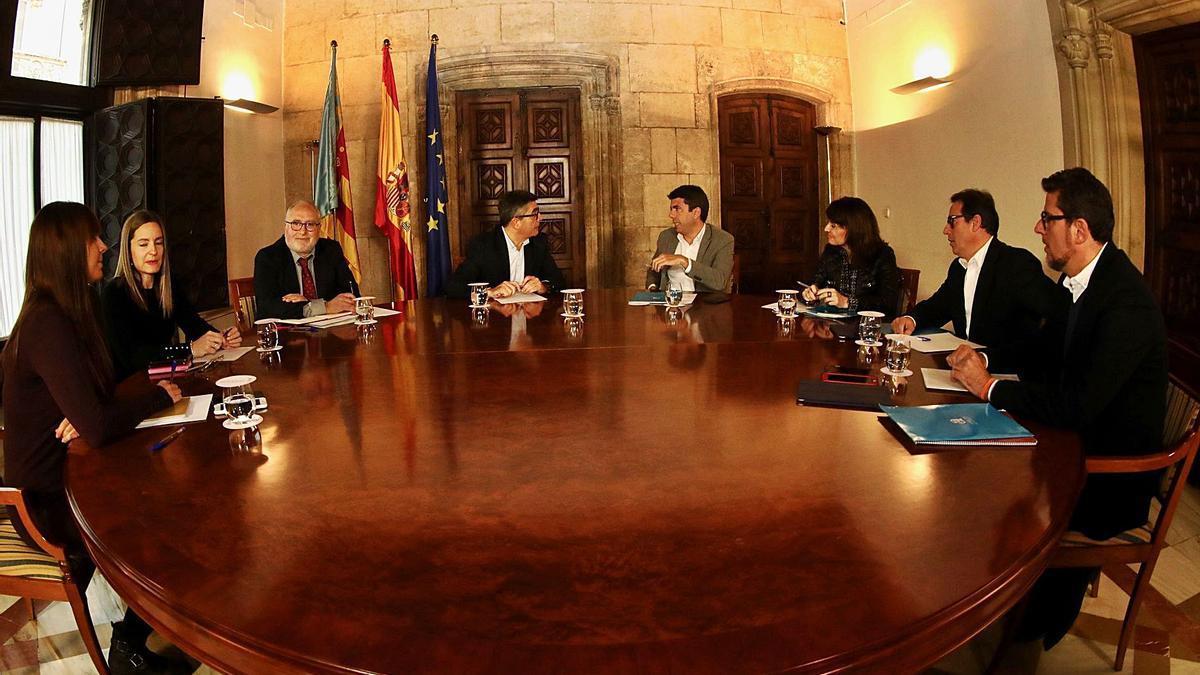 Primera reunión de la comisión bilateral celebrada en enero de 2020 en el Palau de la Generalitat.  | INFORMACIÓN