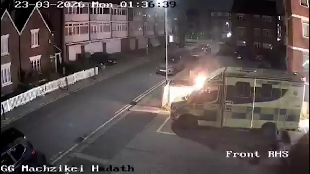 Incendian cuatro ambulancias pertenecientes a la comunidad judía en Londres