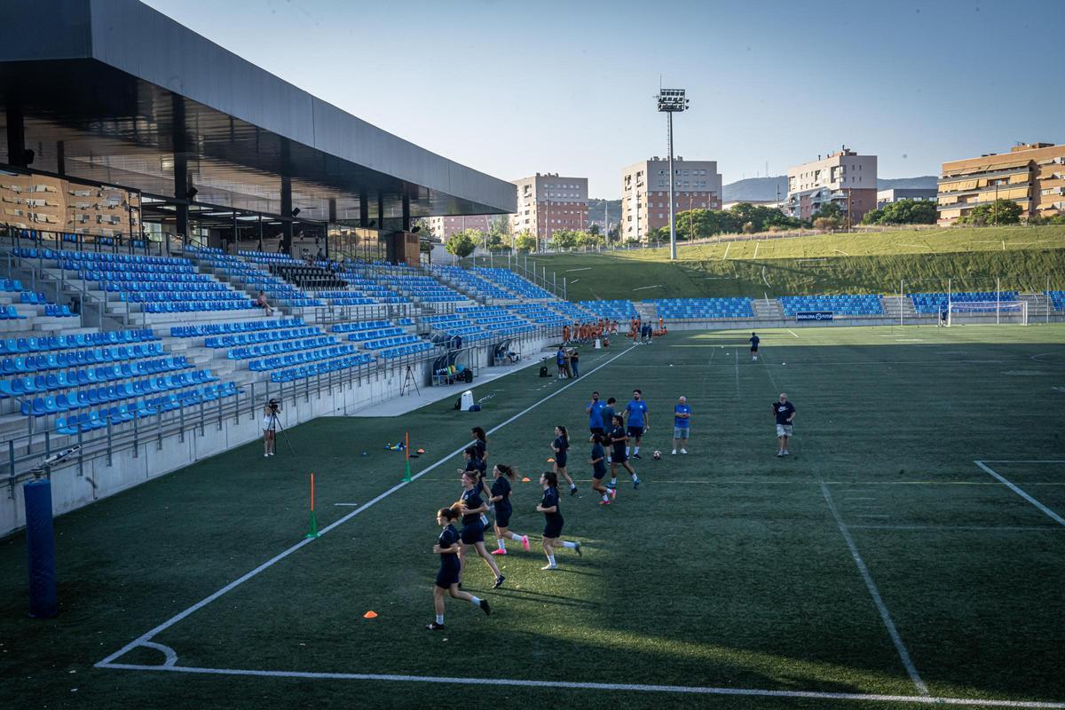 Seagull y Fundació Badalona se parten el campo para poder entrenar