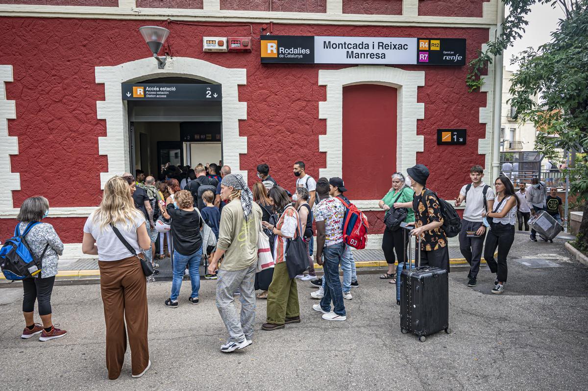 Cortes en Cercanías, los trenes de la R-2 Nord y el R11, se detienen en Montcada para llegar a Barcelona