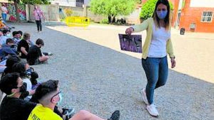 Xerrada a l’alumnat de l’Institut Escola Piera per ajudar els animals del carrer  | AJUNTAMENT DE PIERA