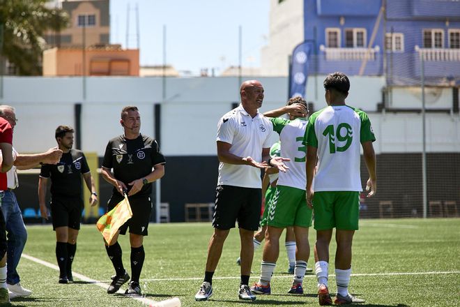 La UD Las Palmas gana la Ruiz Caballero
