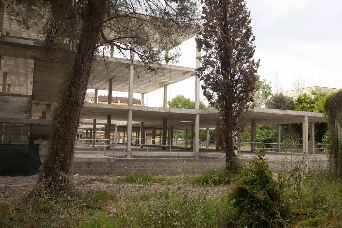 Estado de la construcción del nuevo edificio del IES Jaume I, después del abandono de la constructora Vialterra.