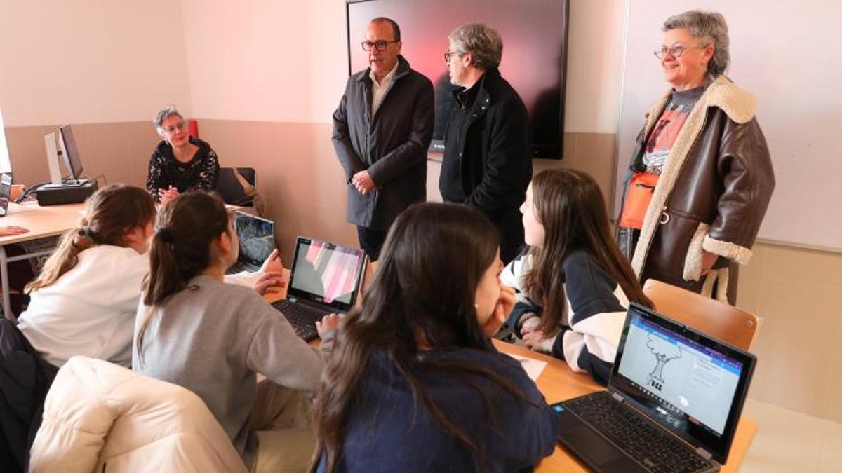 El consejero de Educación, Felipe Faci, este jueves durante su visita al colegio Rosales del Canal.