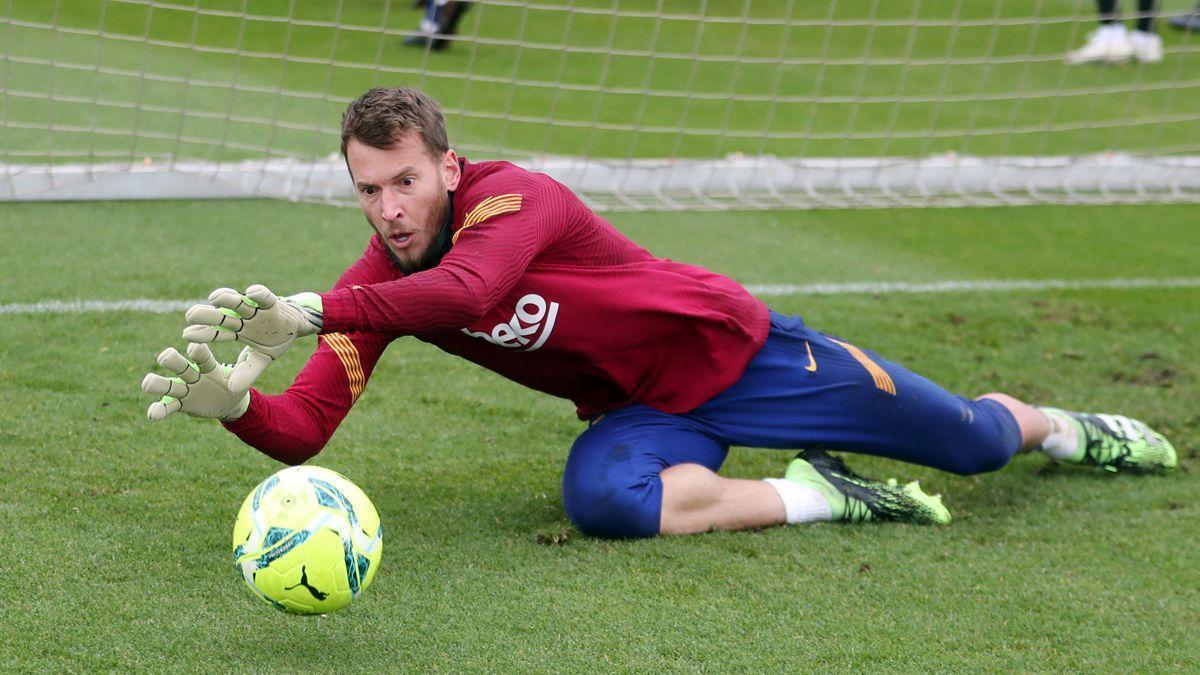 Neto, durante un entrenamiento con el Barça.