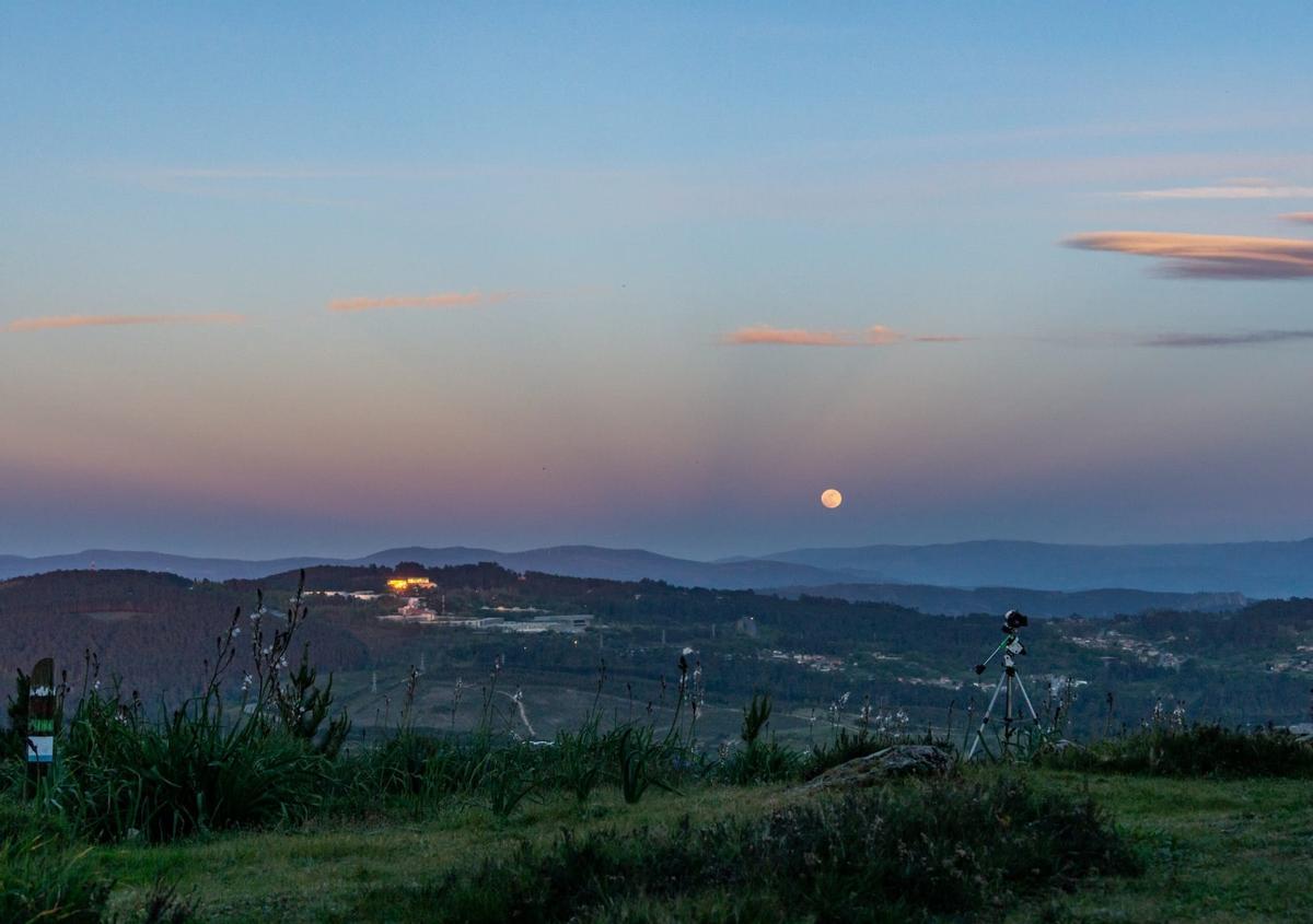 La luna rosa resplandece sobre Vigo
