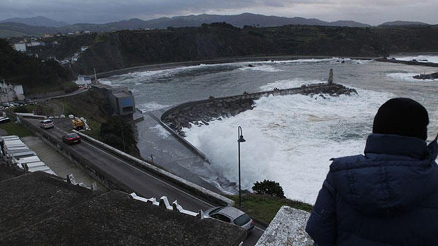 Asturias estará mañana en alerta por lluvias, viento y olas de hasta 6 metros