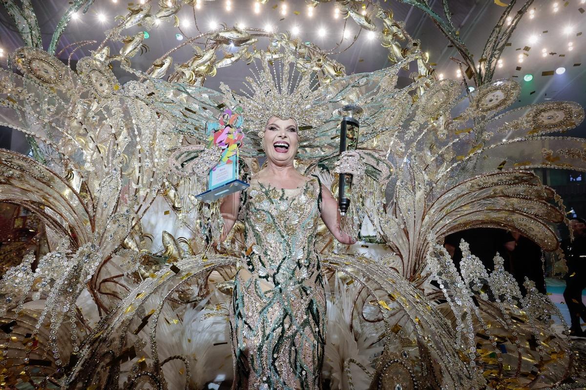 Dominga Jiménez, durante su coronación como reina de los mayores