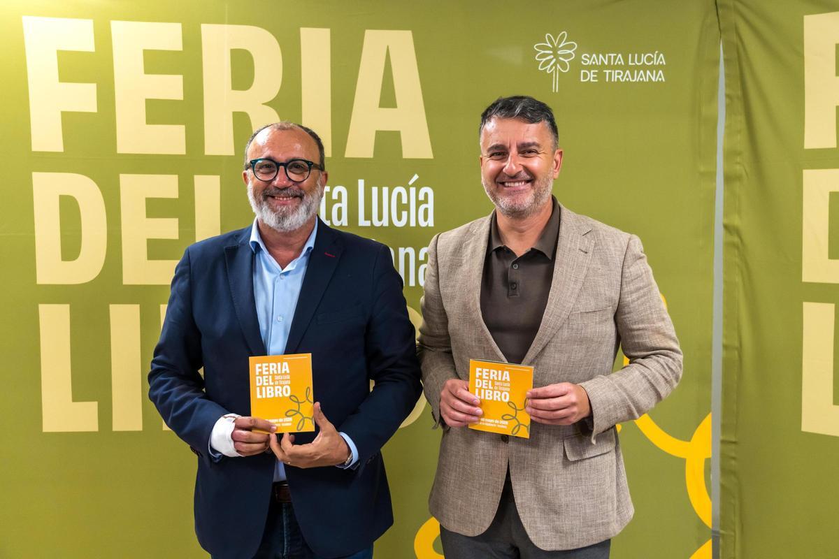 El alcalde Francisco García y el concejal de Cultura, Sergio Vega, en la presentación de la Feria del Libro de Santa Lucía.