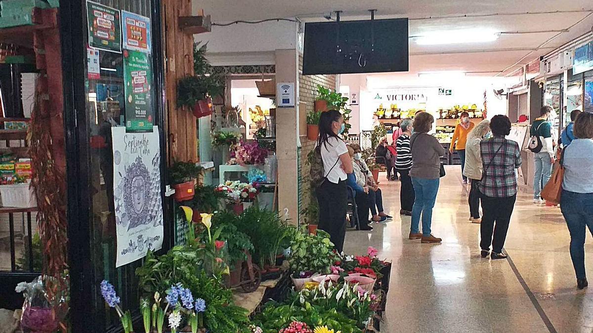 El mercado de abastos de Cabra es uno de los que mejor está funcionando en la provincia.