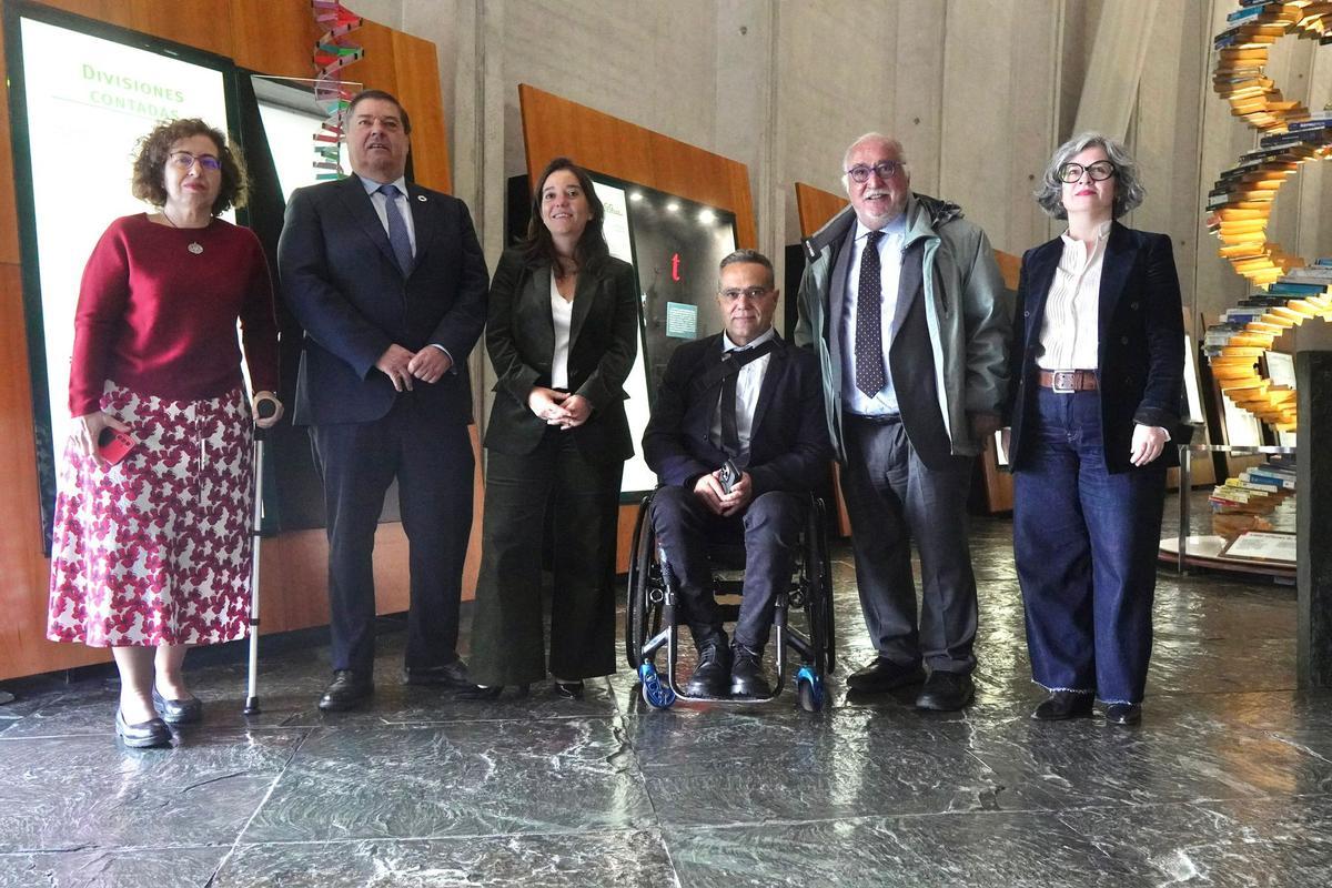 El director general de Tráfico, Pere Navarro, inaugura en A Coruña la jornada Peatones y Seguridad Vial, celebrada en la Domus.