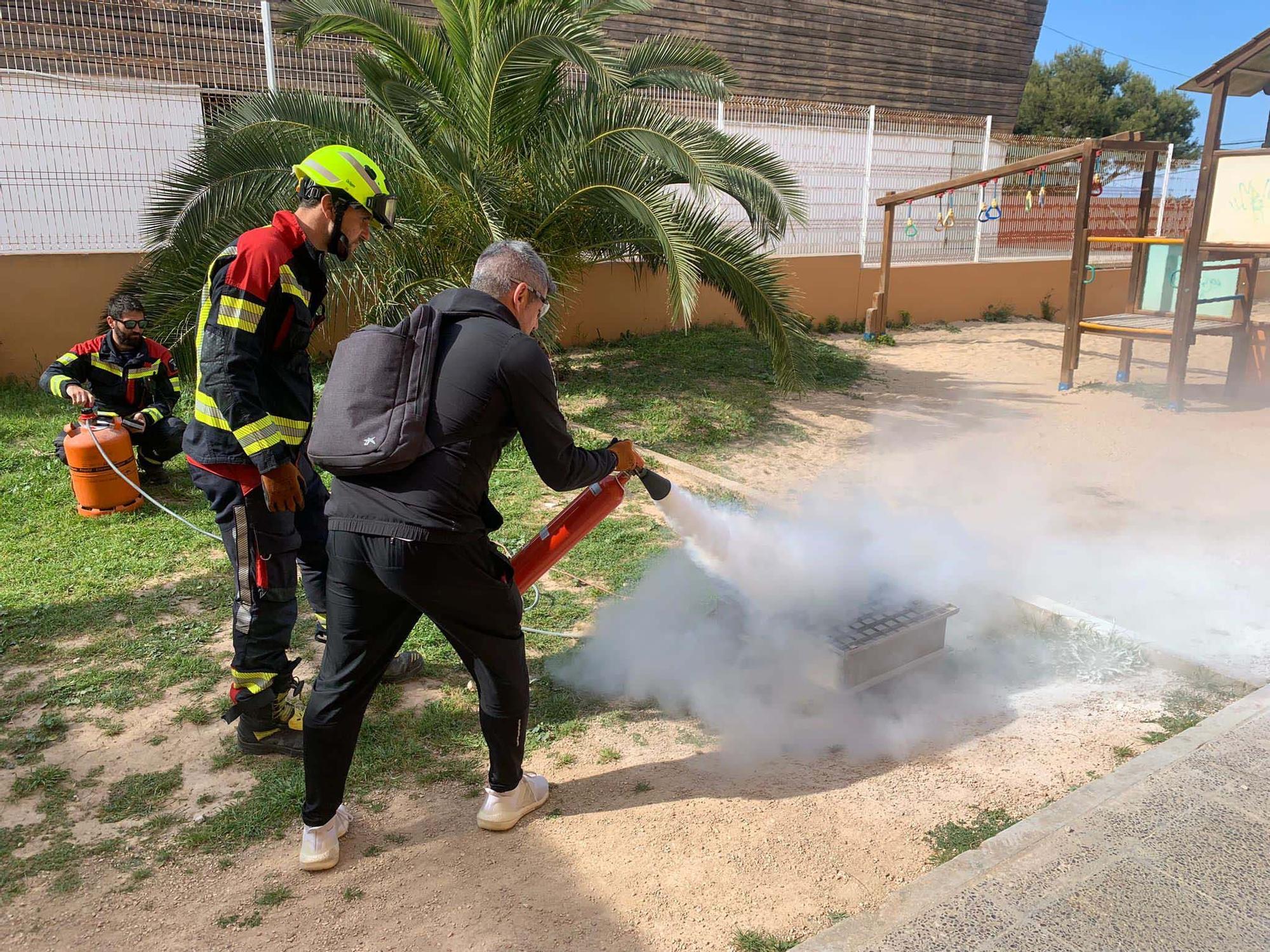 Galería: Bomberos por un día en los centros escolares de Formentera