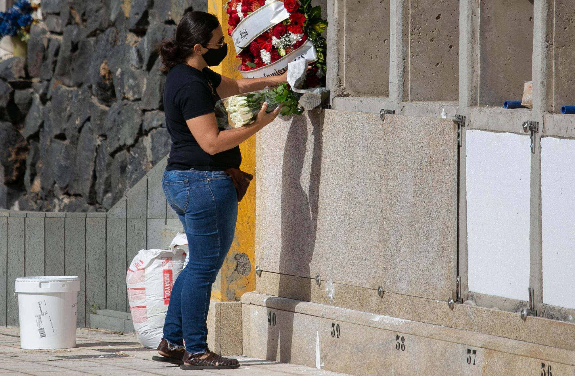 Entierro de 15 cuerpos de migrantes en Santa Lastenia, en Santa Cruz de Tenerife