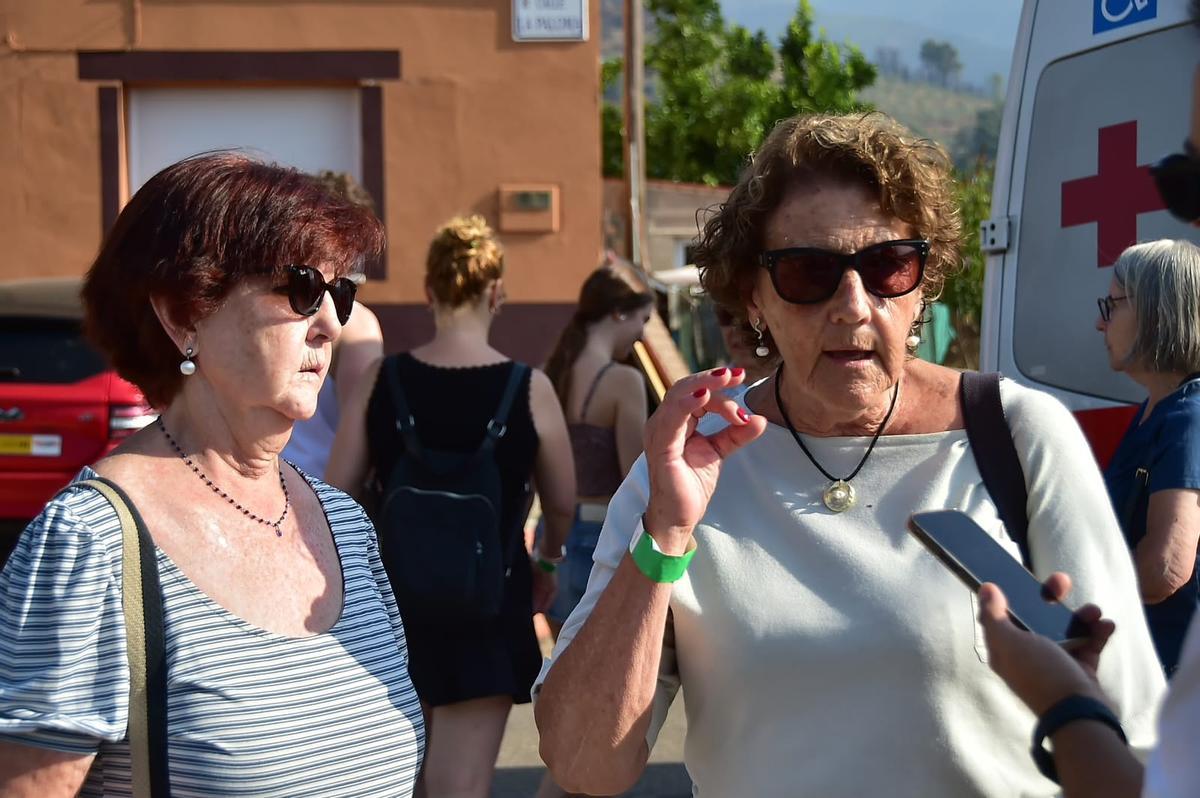 Dolores y Mercedes, evacuadas de Castillo.