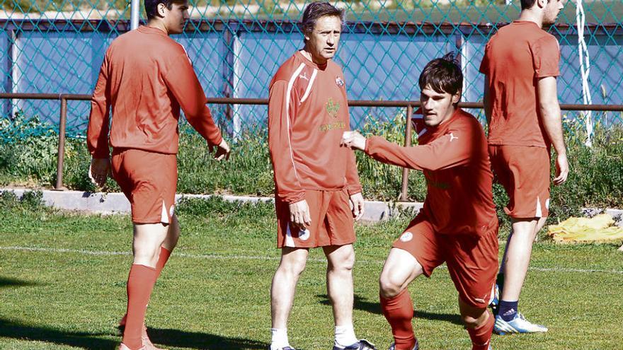 Balta, atento al entrenamiento de sus jugadores.