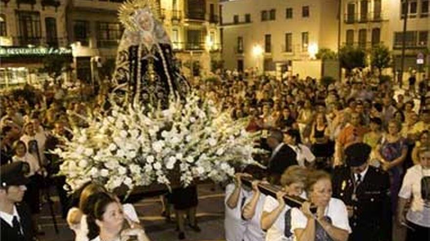 La Soledad se traslada en procesión hasta la catedral