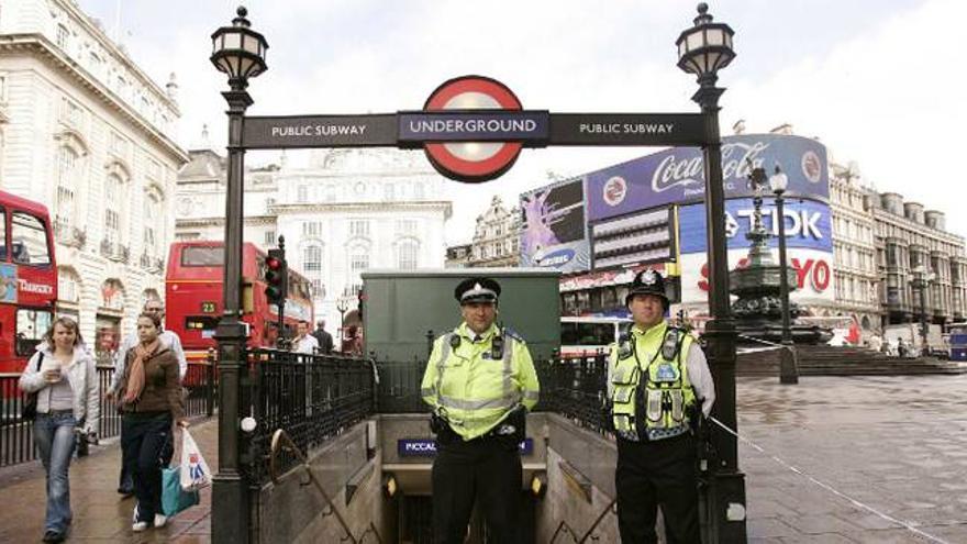 El rumor sobre un posible ataque terrorista en el metro de Londres corre como la pólvora