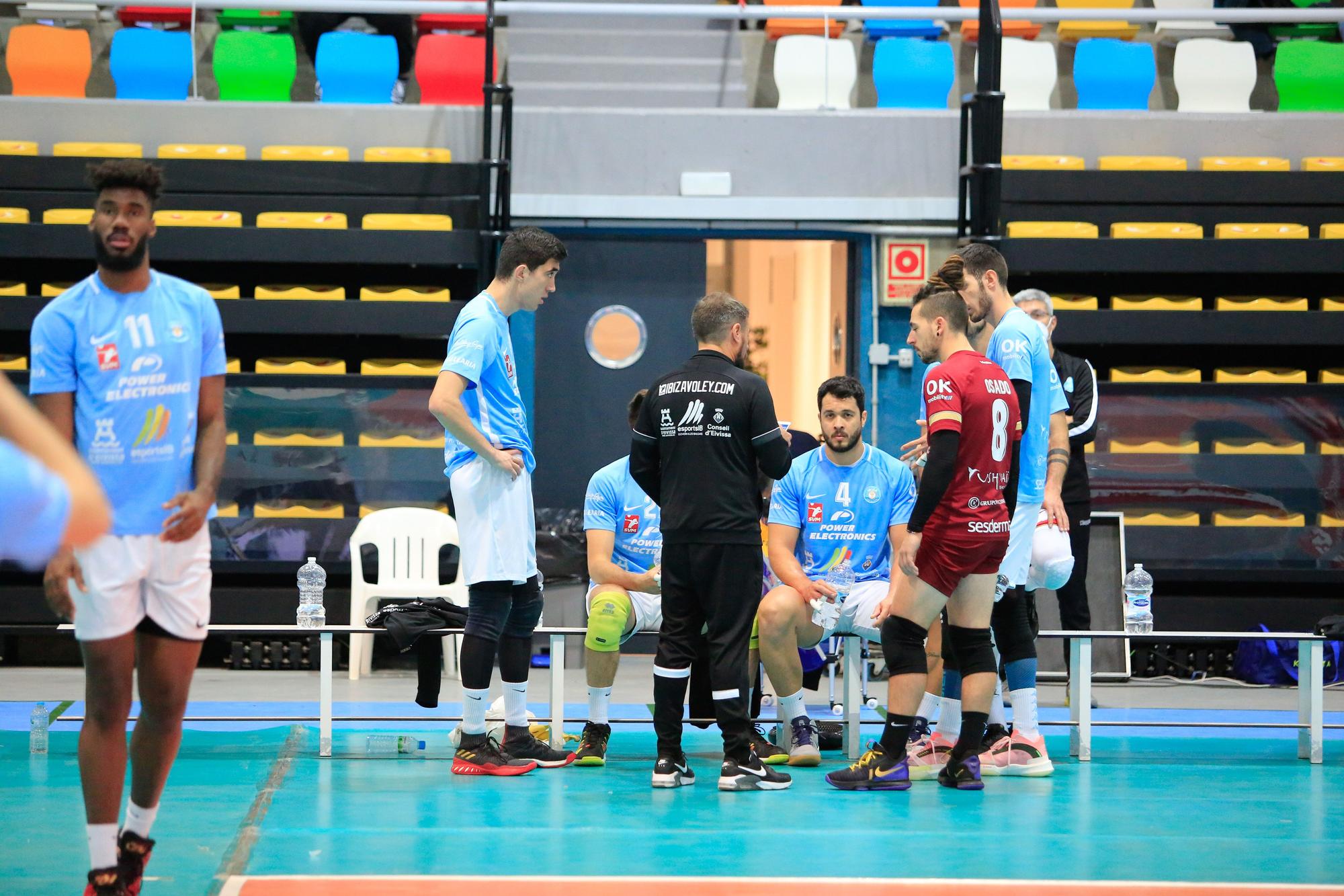 Partido entre la UD Ibiza-Ushuaïa Volley y el Melilla Sport