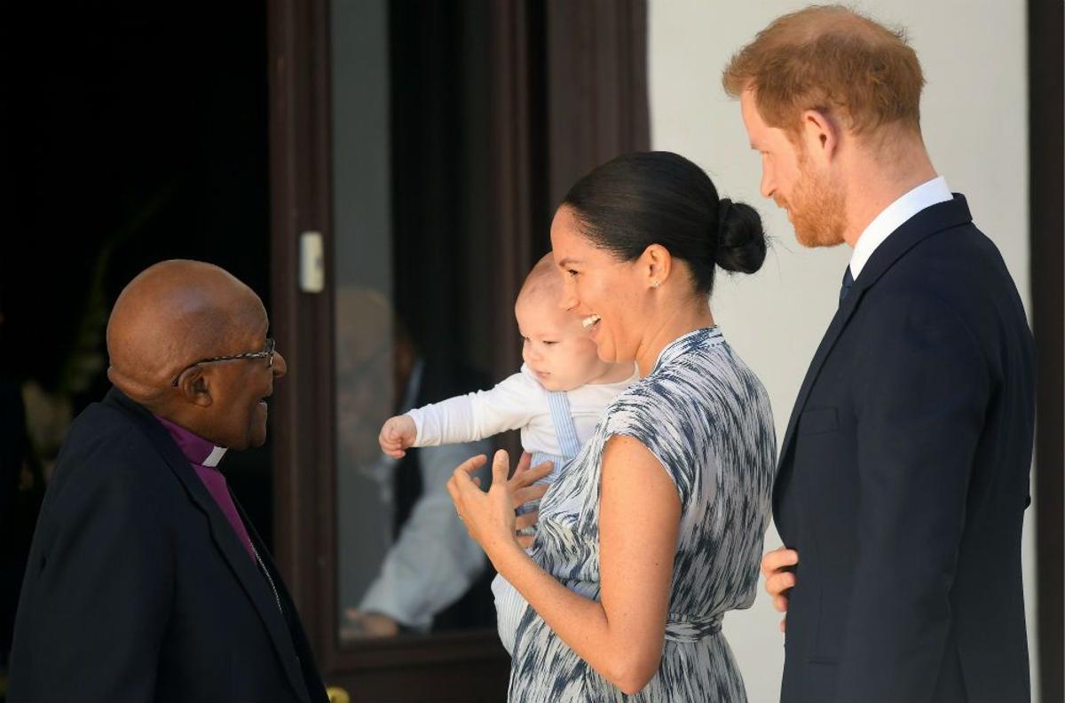 Los Duques de Sussex y Archie con el arzobispo Desmond Tutu