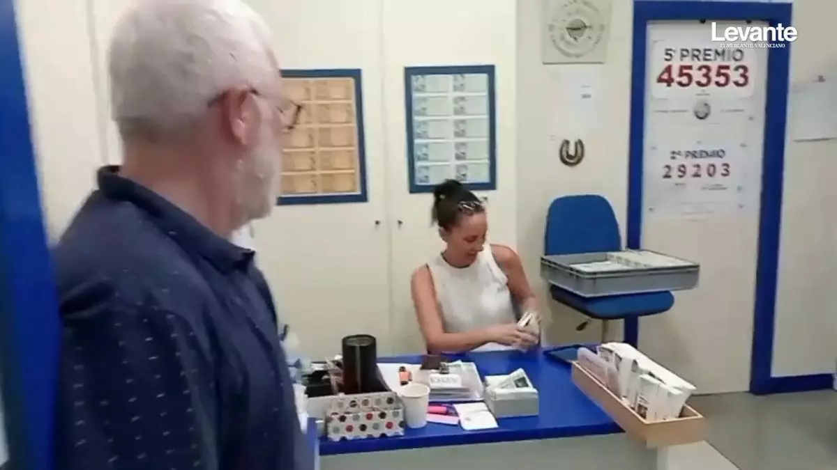Las administraciones hacen "su agosto" con la venta de la Lotería de Navidad: "Es un plus durante el verano"