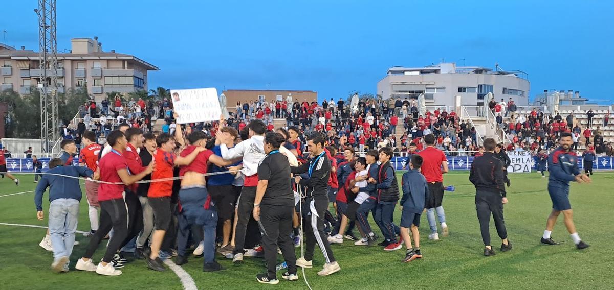 La UE Tavernes de la Valldigna celebra el histórico título de campeón de La Nostra Copa