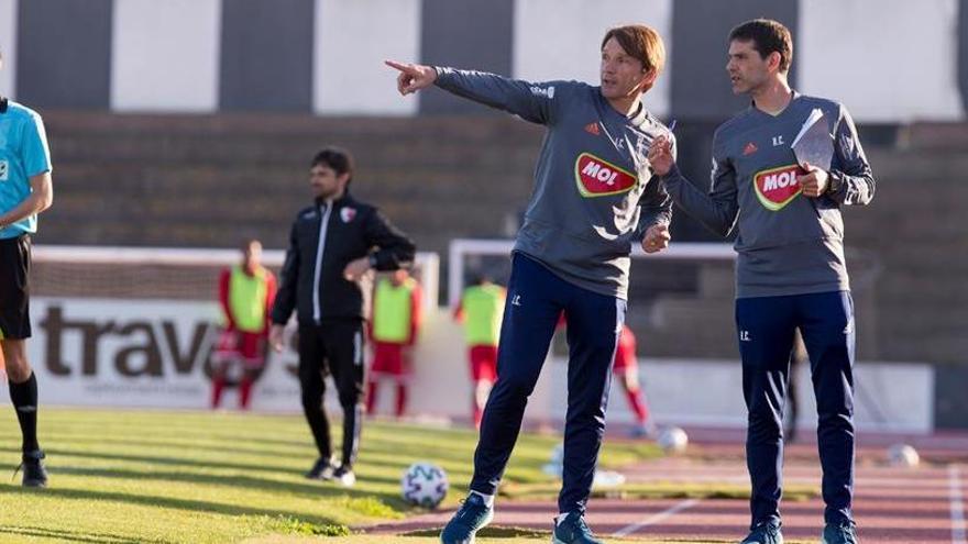 Xevi Coll, amb Joan Carrillo, durant un partit amb el Videoton