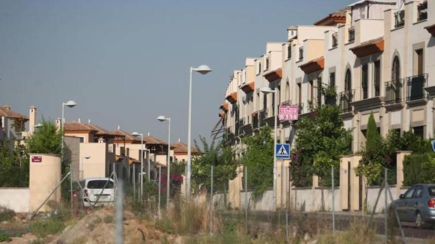 Los vecinos cuantifican en 736.478 euros las “irregularidades” en las obras de Mirabueno