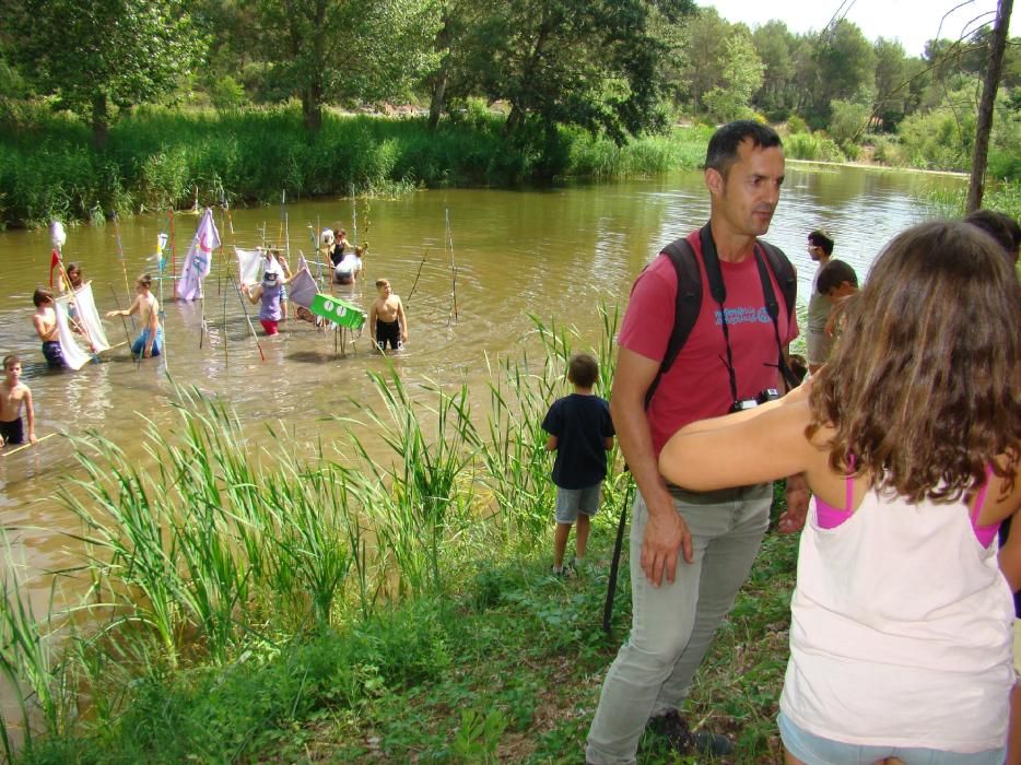 Infants de Sant Salvador creen el 'bosc de l'alegria'