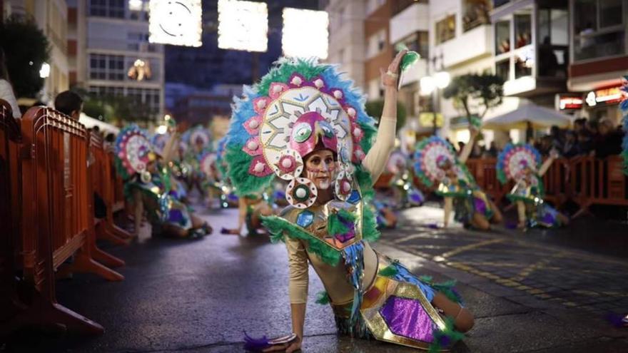 Una de las participantes en el desfile de disfraces