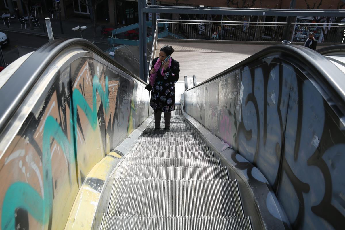 El histórico Pont den Jordà o Pont de la Torrassa de LHospitalet de Llobregat. Estado del puente y la degradación de sus alrededores