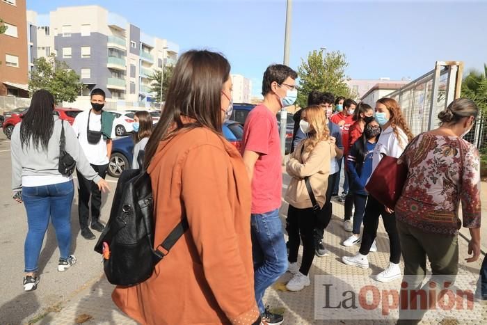 Los alumnos del IES Los Molinos (Cartagena) se concentran para pedir más profesores