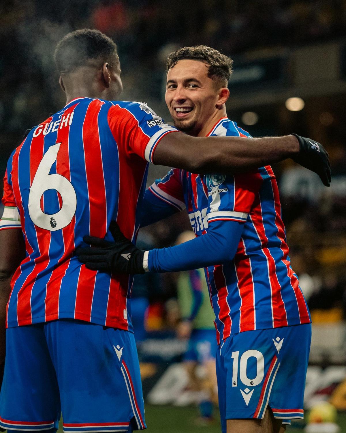 Yeremy Pino festeja su tanto con el Crystal Palace.
