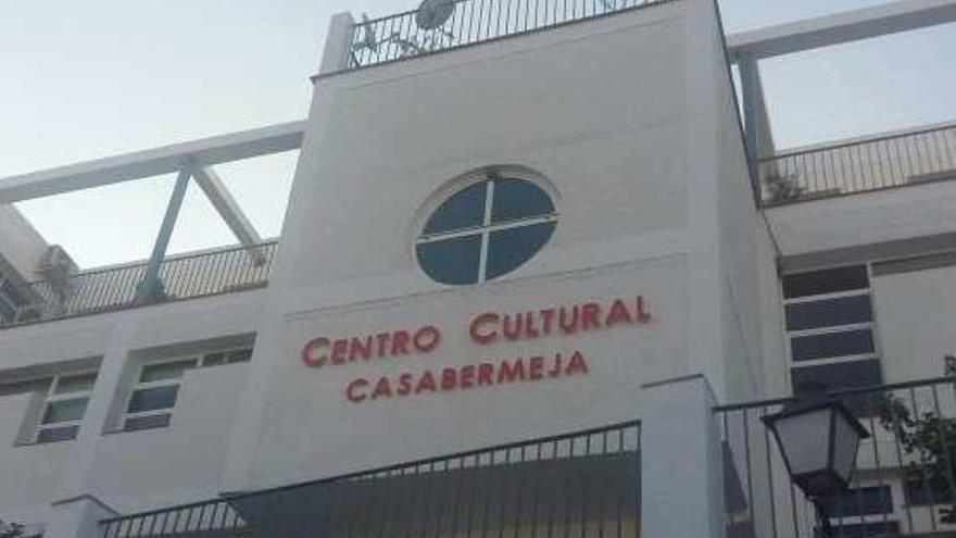 Fachada del centro cultural de Casabermeja.