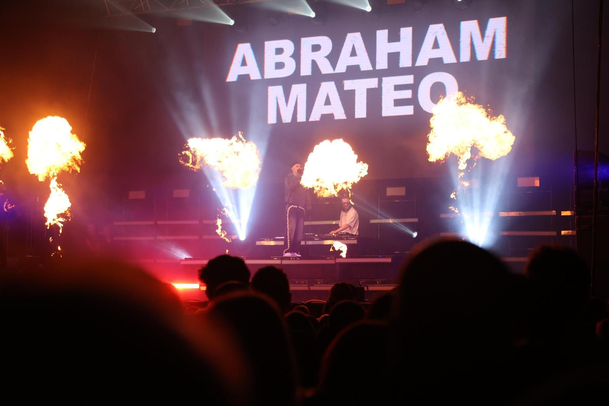 Abraham Mateo reúne a casi 8.000 personas en el concierto más multitudinario de las fiestas de Cullera